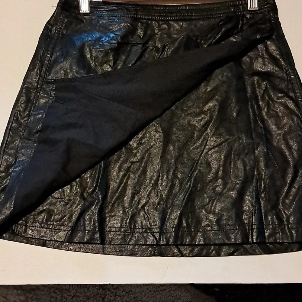 Free People Fake Out Biker Boho Faux Leather Mini Skirt Size 6 Goth Femigoth Y2K - Picture 5 of 8